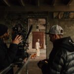 Lado Kvataniya Instagram - Backstage /// ”Вы распинаете свободу, но душа человека не знает оков!" • Надпись была нанесена 3 августа 1976 года на стене Петропавловской крепости Юлием Рыбаковым и Олегом Волковым в знак протеста против преследования художников, писателей и поэтов, разгона выставок в СССР. Длина надписи составляла более 40 метров. Сотрудникам КГБ пришлось закрыть часть букв КРЫШКАМИ ОТ ГРОБОВ, которые они нашли в соседней мастерской, и только потом закрасили. Спустя 40 лет, в 2016 году, уличный художник Тим Радя (настоятельно рекомендую ознакомиться с его работами) повторил данную акцию. К сожалению, надпись была быстро закрашена. Мне захотелось напомнить об этом послании, актуальном на данный момент. Завершить исторический экскурс хочется цитатой депутата, определяющей повестку на ближайшее будущее: “Запрет - это и есть самая большая свобода человека!”. [ 1976 - ∞ ] • Фоторужье @nikitakvataniya /// #хаски #hypeproduction Russia