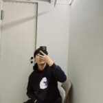 Lai Instagram - 浮出水面了 生日週過的差不多了 準備要開始減肥🤪🤪 要把腹肌找回來嘍 👔 ： @adam.with.eve