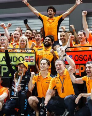 Lando Norris Instagram - Whatttttaaaaa weekend ❤️