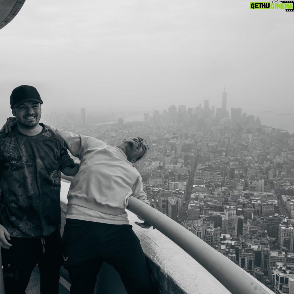 Lando Norris Instagram - Broeders in NYC 🗽 @martingarrix Empire State Building, New York