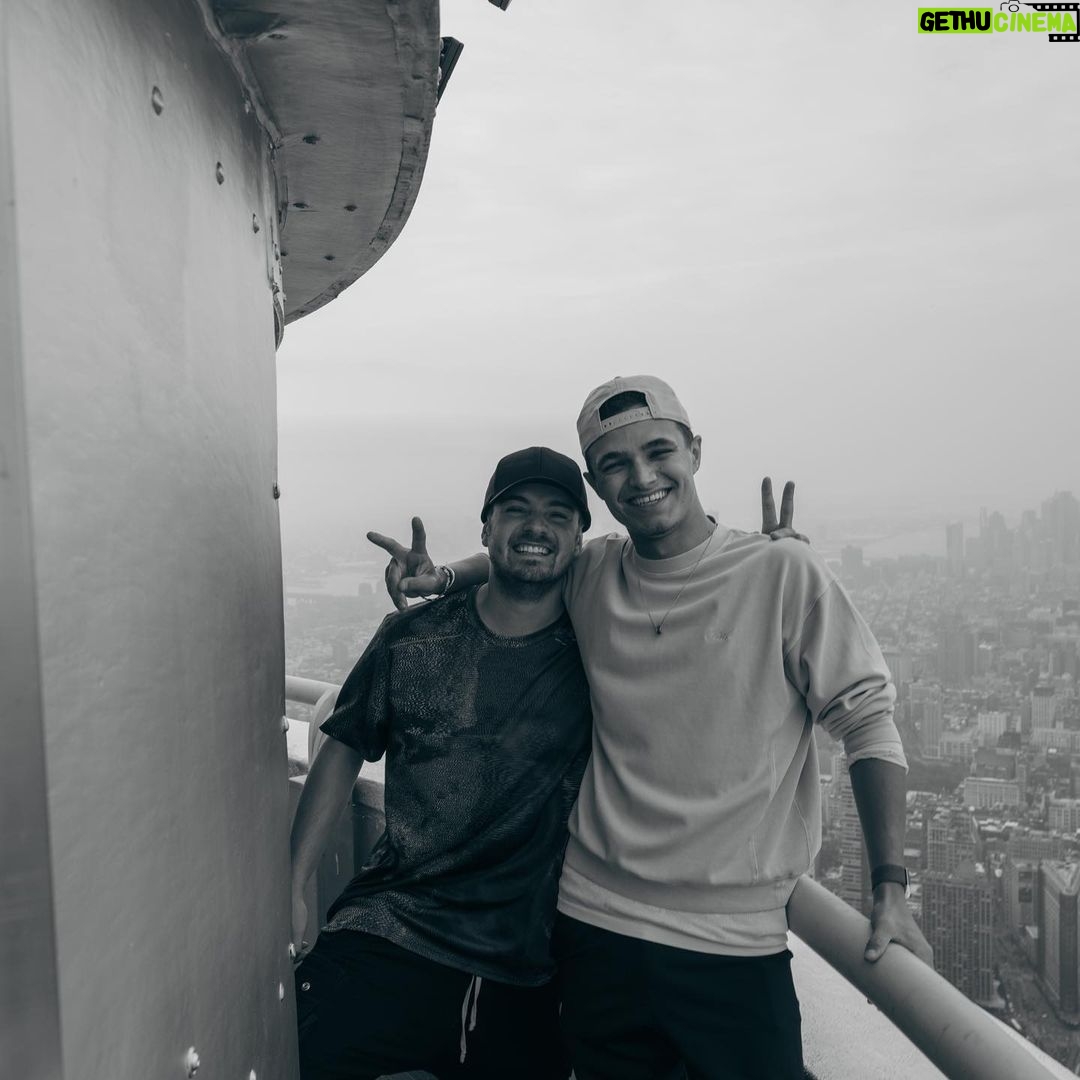Lando Norris Instagram - Broeders in NYC 🗽 @martingarrix Empire State Building, New York