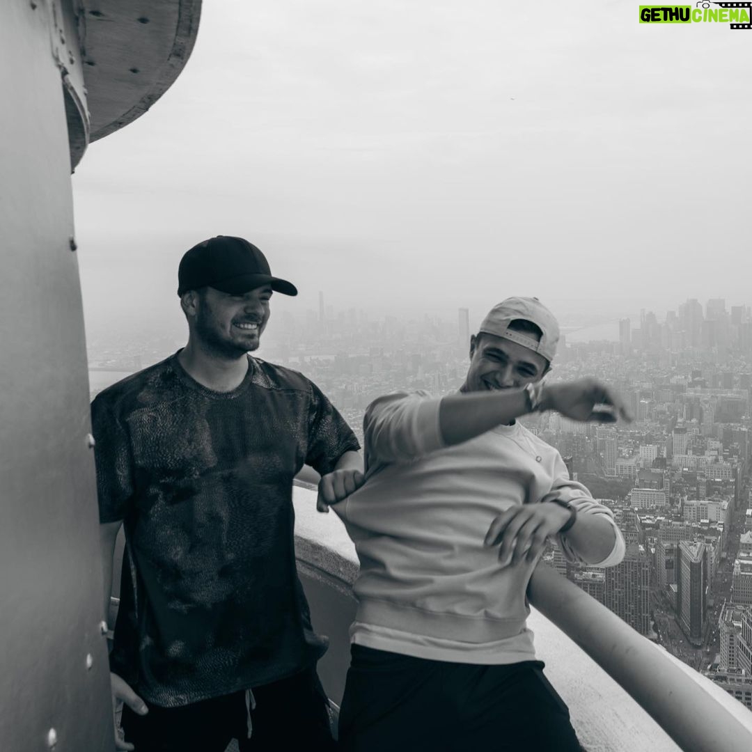 Lando Norris Instagram - Broeders in NYC 🗽 @martingarrix Empire State Building, New York