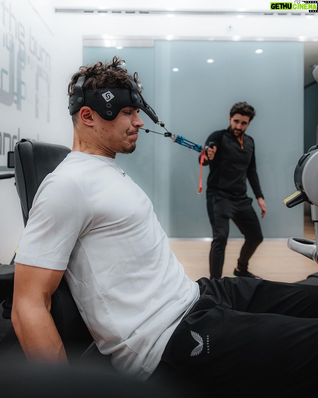 Lando Norris Instagram - gotta love neck day