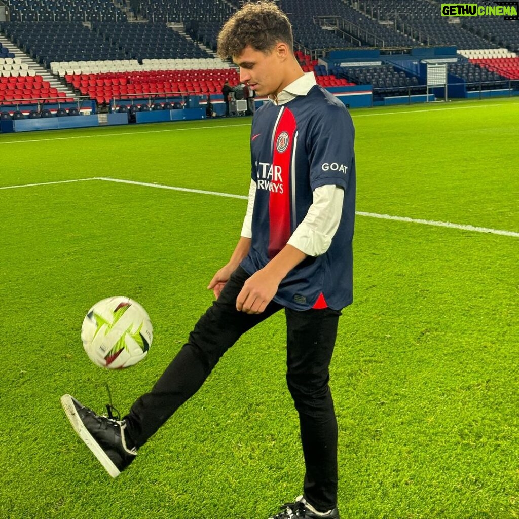 Lando Norris Instagram - Had 3 assists tho… 🦅 Paris Saint Germain Stadium-Parc De Princess