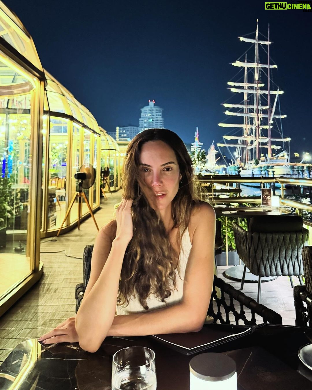 Larissa Andrade - 301 Likes - — I believe every human has a finite number of heartbeats. I don’t intend to waste any of mine.
Neil Armstrong
#joyisnow #bangkok