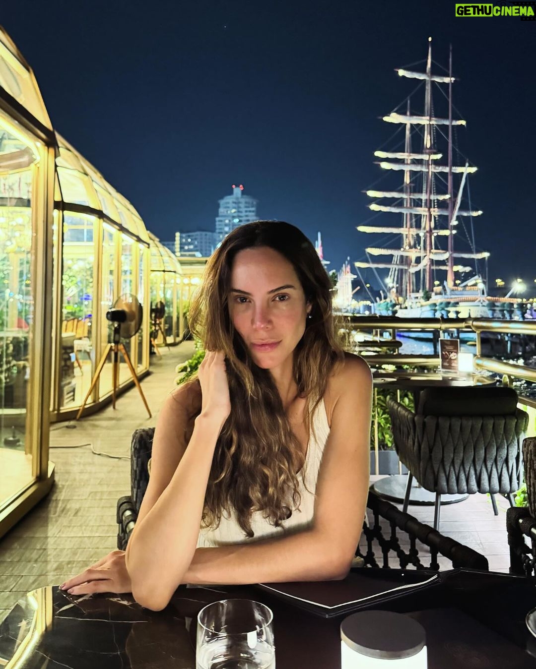 Larissa Andrade - 301 Likes - — I believe every human has a finite number of heartbeats. I don’t intend to waste any of mine.
Neil Armstrong
#joyisnow #bangkok