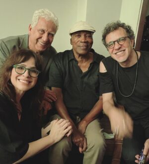 Larissa Bracher Instagram - Viva Milton e tudo que ele representa! Viva o Clube, viva Minas, viva a negritude, viva a arte!  Seus 81 anos celebram muitas vitórias! Agradecida por tanto! Um privilégio ter uma vida embalada por suas canções e sua voz. #miltonnascimento #bituca #81anos