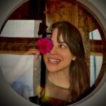 Larissa Bracher Instagram - Existe amor, flor e concreto em SP. Labirinto místico do meu coração! #sp @paulinhomoska #copan