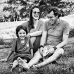 Larissa Bracher Instagram - Sou louca pelo @paulinhomoska e todo dia, pra gente, é dia dos enamorados há 15 anos. Meu parceiro nas artes, na administração da casa, da vida. Somos um casal que só melhora com o tempo. Dupla sem esforço, apaixonada, unida e cúmplice. Te escolheria mil vezes, meu amor. Obrigada ela dedicação, pela responsa, por vc ser exatamente como é! Vc é meu pote de ouro nessa vida e ter uma família com vc, é minha sorte! 👉♾️❤️ #diadosnamorados