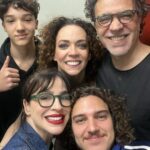 Larissa Bracher Instagram - Segunda vez que assistimos @elisamusicalrj e posso afirmar, que 10 anos se passaram- e continua sendo um musical Imperdível! Muitos amigos queridos participam dessa potente obra realizada pela @aventurateatros . @lailagarin ( amiga tão amada) essa magistral atriz/cantora, encabeça um elenco talentoso (que conta entre outros super talentos, com @flaviotolezani e @linsclaudio) levando a plateia ao delírio! @claudiaelizeu é diretora musical (and, minha musa) e sempre um acerto -profissional e humano. É sempre lindo voltar a esse teatro Riachuelo, onde fomos tão felizes fazendo @merlinearthurmusical … que saudade! Parabéns a todas as equipes envolvidas😌👏👏👏 #teatro #musical #teatroriachuelo #aventuraproduções