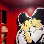 Larissa Bracher Instagram - Foi maravilhoso passar uns dias no Rio (ainda q pouquíssimos, pq estou trabalhando em Sp). Aproveitamos p ver a exposição imersiva do #banksy . O cara é um artista subversivo, com obras contundentes, que fazem refletir temas urgentes e atuais. Adoramos! #riodejaneiro @banksy