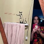 Larissa Bracher Instagram - Foi maravilhoso passar uns dias no Rio (ainda q pouquíssimos, pq estou trabalhando em Sp). Aproveitamos p ver a exposição imersiva do #banksy . O cara é um artista subversivo, com obras contundentes, que fazem refletir temas urgentes e atuais. Adoramos! #riodejaneiro @banksy
