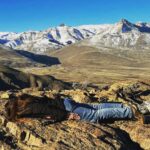 Larissa Bracher Instagram - Deitando nas paisagens Patagônicas.(cachoeira congelada e mirante de los condores em el chalten) #planking #patagonia #elchalten #fitzroy #calafate fotos @paulinhomoska