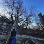 Larissa Bracher Instagram – Deitando nas paisagens Patagônicas.(cachoeira congelada e mirante de los condores em el chalten) #planking #patagonia #elchalten #fitzroy #calafate fotos @paulinhomoska