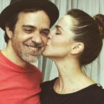 Larissa Bracher Instagram - Sou louca pelo @paulinhomoska e todo dia, pra gente, é dia dos enamorados há 15 anos. Meu parceiro nas artes, na administração da casa, da vida. Somos um casal que só melhora com o tempo. Dupla sem esforço, apaixonada, unida e cúmplice. Te escolheria mil vezes, meu amor. Obrigada ela dedicação, pela responsa, por vc ser exatamente como é! Vc é meu pote de ouro nessa vida e ter uma família com vc, é minha sorte! 👉♾️❤️ #diadosnamorados