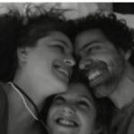 Larissa Bracher Instagram - Sou louca pelo @paulinhomoska e todo dia, pra gente, é dia dos enamorados há 15 anos. Meu parceiro nas artes, na administração da casa, da vida. Somos um casal que só melhora com o tempo. Dupla sem esforço, apaixonada, unida e cúmplice. Te escolheria mil vezes, meu amor. Obrigada ela dedicação, pela responsa, por vc ser exatamente como é! Vc é meu pote de ouro nessa vida e ter uma família com vc, é minha sorte! 👉♾️❤️ #diadosnamorados