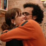 Larissa Bracher Instagram - Sou louca pelo @paulinhomoska e todo dia, pra gente, é dia dos enamorados há 15 anos. Meu parceiro nas artes, na administração da casa, da vida. Somos um casal que só melhora com o tempo. Dupla sem esforço, apaixonada, unida e cúmplice. Te escolheria mil vezes, meu amor. Obrigada ela dedicação, pela responsa, por vc ser exatamente como é! Vc é meu pote de ouro nessa vida e ter uma família com vc, é minha sorte! 👉♾️❤️ #diadosnamorados