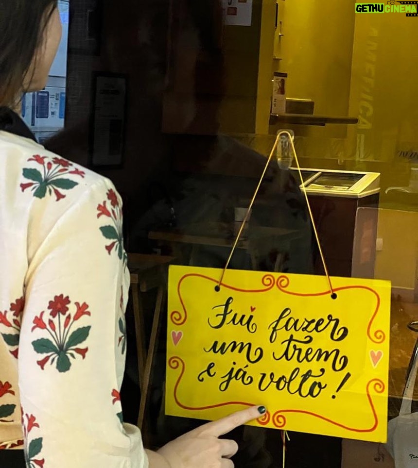 Larissa Bracher Instagram - Maquinistas e mineiros entenderão. Rsrs
