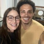 Larissa Bracher Instagram - A função de preparadora de elenco me deu e dá muitas alegrias… ajudar meus parceiros atores a encontrar novas fisicalidades para se tornarem “outros” é uma paixão inesgotável. Mudar voz, o jeito de falar, de andar, mimetizar outra pessoa, ajudar a compor, me interessa muito. Tudo se torna ainda melhor quando o trabalho é com atores do naipe desse meu novo amor, o talentoso e generoso @silveropereira ! Hoje saiu matéria no @jornaloglobo (link nos stories) e ele conta um pouco mais sobre esse processo. No filme “o Maníaco do Parque” sou responsável tb pela coordenação de intimidade, função necessária para que todos estejam protegidos em cenas de nudez e interação íntima. O tema que abordamos exige pesquisa, dedicação, seriedade e muito, muito respeito. Que bom q somos uma equipe amorosa e do bem! #omaniacodoparque #santaritafilmes #amazonprime #cinemanacional