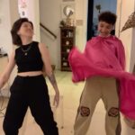 Larissa Bracher Instagram - minha amiga de infância há 5 anos.. chegou chegando no meu ♥️ desde que trabalhamos no musical Merlin e Arthur. Amor à primeira, segunda e milésima vista. Obrigada por estar comigo em tantos momentos importantes e decisivos na minha vida @eoquemeinteressa @lugalvao_beauty ♥️