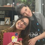Larissa Bracher Instagram - minha amiga de infância há 5 anos.. chegou chegando no meu ♥️ desde que trabalhamos no musical Merlin e Arthur. Amor à primeira, segunda e milésima vista. Obrigada por estar comigo em tantos momentos importantes e decisivos na minha vida @eoquemeinteressa @lugalvao_beauty ♥️
