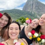Larissa Bracher Instagram – Começamos o ano jogando flores p Iemanjá, e o fechamos com chave de ouro! Delícia de encontro, amigas amadas! Obrigada pela gira boa #amizade