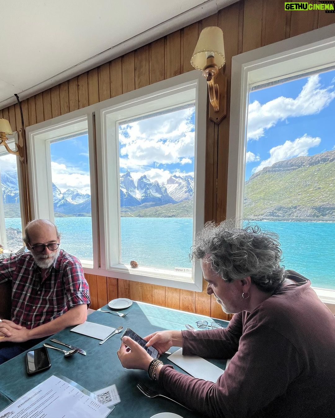 Larissa Bracher Instagram - Cruzando fronteiras na melhor companhia! @paulinhomoska @shackleton_solo #patagoniachile #patagoniaargentina #torresdelpaine #puertonatales Torres Del Paine, Patagonia, Chile