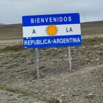 Larissa Bracher Instagram – Cruzando fronteiras na melhor companhia! @paulinhomoska @shackleton_solo #patagoniachile #patagoniaargentina #torresdelpaine #puertonatales Torres Del Paine, Patagonia, Chile