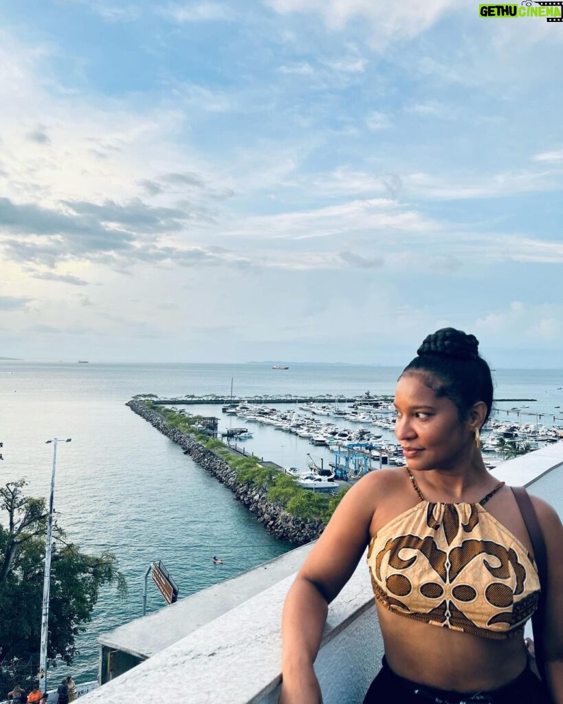 Larissa Luz Instagram - Recarregando…⚡️ Salvador, Bahia, Brasil