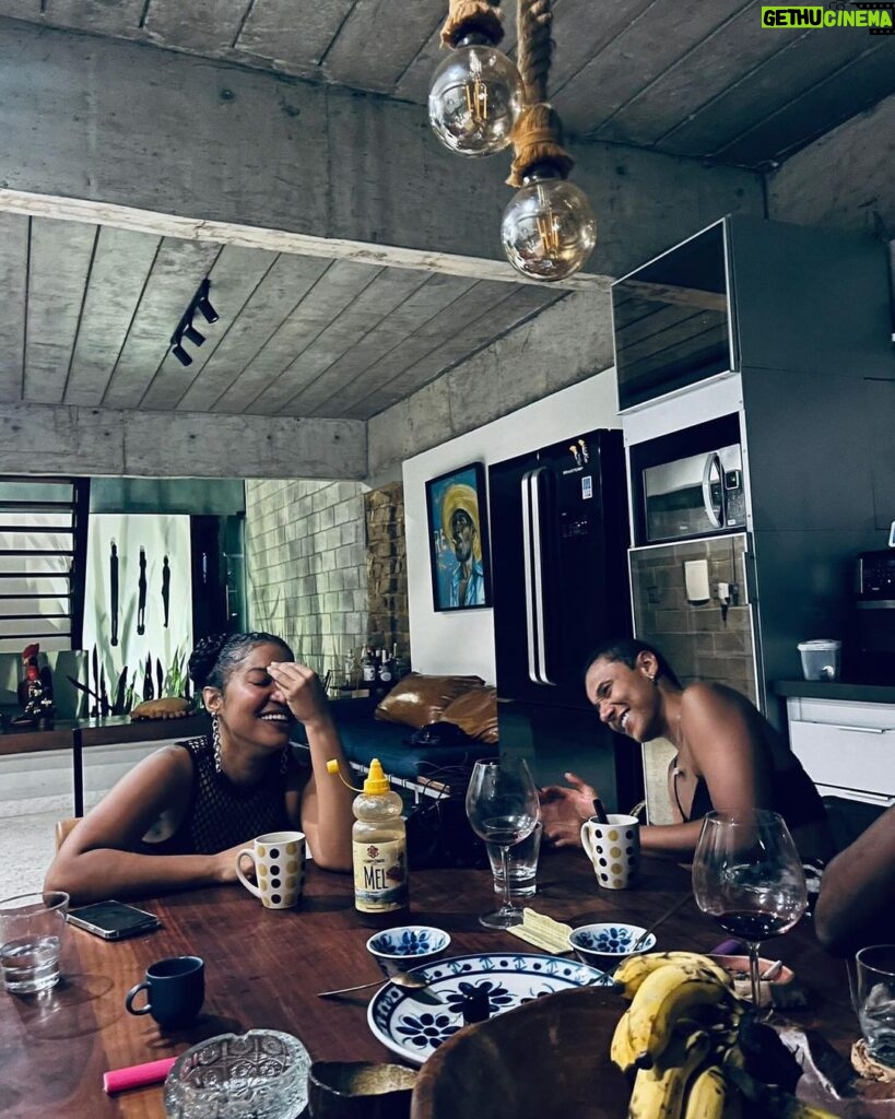 Larissa Luz Instagram - Recarregando…⚡️ Salvador, Bahia, Brasil
