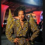 Larissa Luz Instagram - Daqui a pouquinho @gnt por aí!!! Euzinha conversando com artistas, com o público, com equipe..sobre moda e música, sobre essa junção imagética sonora que compõe e constrói a identidade do @afropunkbahia !!! ✨ Look 1- @meninosrei Look2- @dendezeiro Stylist: @jumaiajumaia Make: @_beberes Cabelo: @edemilsonandradee 🍃🩷✨