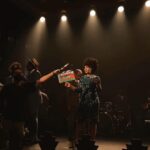 Larissa Luz Instagram - Cantar, ser, viver Elza sempre será parte de mim! Amanhã e sábado tem Tributo a Elza no @sescvilamariana ! E @mussumofilme já tá disponível nas plataformas digitais! 🩷Cola com a gente!