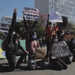 Larissa Luz Instagram - Hoje estreiou na @globoplay a série documental “Resistência Negra” que apresento ao lado do meu parceiro @djongador , com a linda @luamirannda no elenco.. e uma equipe de milhões!! idealizada por @ivanirdossantos.rio e dirigida por @mayaraaguiarr 🩷⚡️✨🍃 20.11.2023! Aqui vai um pouco do processo intenso! Vem ver!? O pré e o pós! Vem!⚡️✨🍃🩷