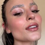 Larissa Manoela Instagram - Já que ainda é Carnaval 🥳 CARNAINSPO de uma sobrancelha bem baphooo pra vocês fazerem 💖 Me conta aqui se você gostou e usaria 👇