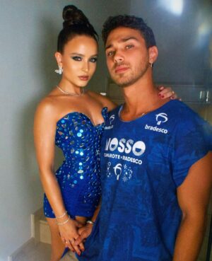Larissa Manoela Instagram - FOLIA & ALEGRIA 
Carnaval 2024 💙