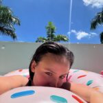 Larissa Manoela Instagram - CARNAMOOD 🩷🐢🍩🧁💚 Rio de Janeiro, Rio de Janeiro