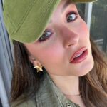 Larissa Manoela Instagram - selfie collection 🩵💜🩷🧡