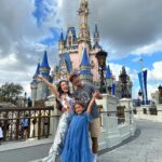 Larissa Manoela Instagram - O universo capricha mesmo! Casei com um apaixonado por Disney como eu 😝🩵 Magic Kingdom Park Disney World
