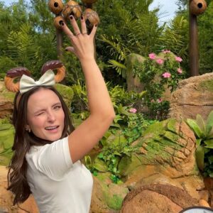 Larissa Manoela Instagram - BEST MOMENTS WITH @disneyworld.brasil ❤️