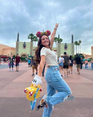 Larissa Manoela Instagram - BEST MOMENTS WITH @disneyworld.brasil ❤️