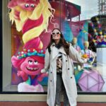 Larissa Manoela Instagram - Candy color days 🩵🩷🩶💛 @universaldestinationsbrasil Universal Orlando Resort