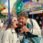 Larissa Manoela Instagram - Dia de muita diversão na @universaldestinationsbrasil 🌍 Pensa numa dupla que ama simulador e montanha russa? Eu sei que você pensou em nós hahahah 🎢 Aqui a gente não arrega nada e ainda pede de novo! AMAMOS ESSE DIA DE AVENTURA 💙 Universal Studios Orlando