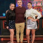Larissa Manoela Instagram - Pronta pra encontrar vocês com minha BFF @maisa & @carmed na @tvglobo à partir das 17h no @domingao 💙 VAI TER SURPRESAAA SIM 💋 Estúdios Globo
