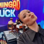 Larissa Manoela Instagram - Pronta pra encontrar vocês com minha BFF @maisa & @carmed na @tvglobo à partir das 17h no @domingao 💙 VAI TER SURPRESAAA SIM 💋 Estúdios Globo