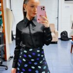 Larissa Manoela Instagram - Pronta pra encontrar vocês com minha BFF @maisa & @carmed na @tvglobo à partir das 17h no @domingao 💙 VAI TER SURPRESAAA SIM 💋 Estúdios Globo
