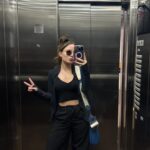 Larissa Manoela Instagram - Um rolo da câmera baseado em selfies (nos melhores ângulos) e fotos no espelho 👍