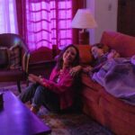 Larissa Manoela Instagram - Vendo que chegamos no @globoplay e já estamos EM ALTA! @taescritoofilme já está disponível pra assistir quantas vezes você quiser (muitas de preferência) bem no conforto do seu lar 💜 JÁ DÁ PLAY AÍ! E depois me conta o que você achou 👇