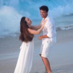 Larissa Manoela Instagram - Bodas de sorvete com ele que faz com que eu me derreta todos os dias ❤️ Pode ser a boda preferida até aqui? Hahahah 🥰 Nosso amor é doce como picolé (de preferência o de groselha que é o meu favorito), saboroso como banana split (com bastante chantilly) e delicioso como aquela boa casquinha com diversos sabores que sempre dividimos (tem que sempre ter pistache). TE AMO MUITO MAIS QUE SORVETE (e olha que amo bastante) 🤣 Pra vida toda sua sorvetinha 🍦
