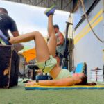 Larissa Manoela Instagram - Na minha cabeça eu sempre pego o mesmo peso que o @andreluizframbach, e tenho dito! 😝🥵🤣 Treinão @ctrecreio @leo_rangeel 💪 Sempre com @pumabrasil 💚