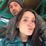 Larissa Manoela Instagram - Chegou o dia dele que transforma todos os meus! O dia que ele veio ao mundo em 97. Aquariano nato. Entregue, intenso, profundo. Raso? Desconhece. Gosta de se jogar pra valer, viver mesmo, aproveitar tudo e amar muito. Ama a vida Ama a natureza Ama os animais Ama as coisas simples Ama os pequenos detalhes Ama observar Ama compartilhar Ama a família E me ama. (ok, essa parte ficou meio egocêntrica) Mas é a verdade. Exala aos 4 cantos e para todo mundo o quanto amar é a coisa mais importante que podemos sentir por alguém. Pra mim é privilégio. É amor doce, puro, leve e precioso! Eu sempre faço questão de falar isso. Que ele saiba que esse amor só se multiplica a cada dia! Em cada momento que passamos juntos. Em cada caminho percorrido, em cada gargalhada compartilhada, em cada lágrima derramada, em cada conversa debatida (ele é casado com uma capricorniana e sabe que sempre tenho bons argumentos), em cada toque, carinho e beijinho. Vibro sua vida todo dia porque hoje sem ela, a minha não faz tanto sentido. Que esse novo ciclo seja mágico, lindo, divertido, próspero, prazeroso e cheio de saúde e boas oportunidades. Que tenha muito nós! TE AMO TODO DIA MAIS ❤️ Feliz aniversário marido @andreluizframbach 🥳